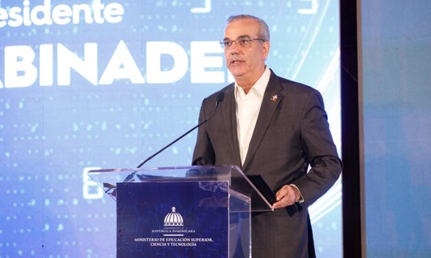 Presidente Abinader entrega 1,500 becas internacionales para cursar programas de especialización, maestrías y doctorados en universidades del extranjero